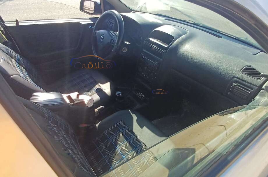 Astra Opel فضي