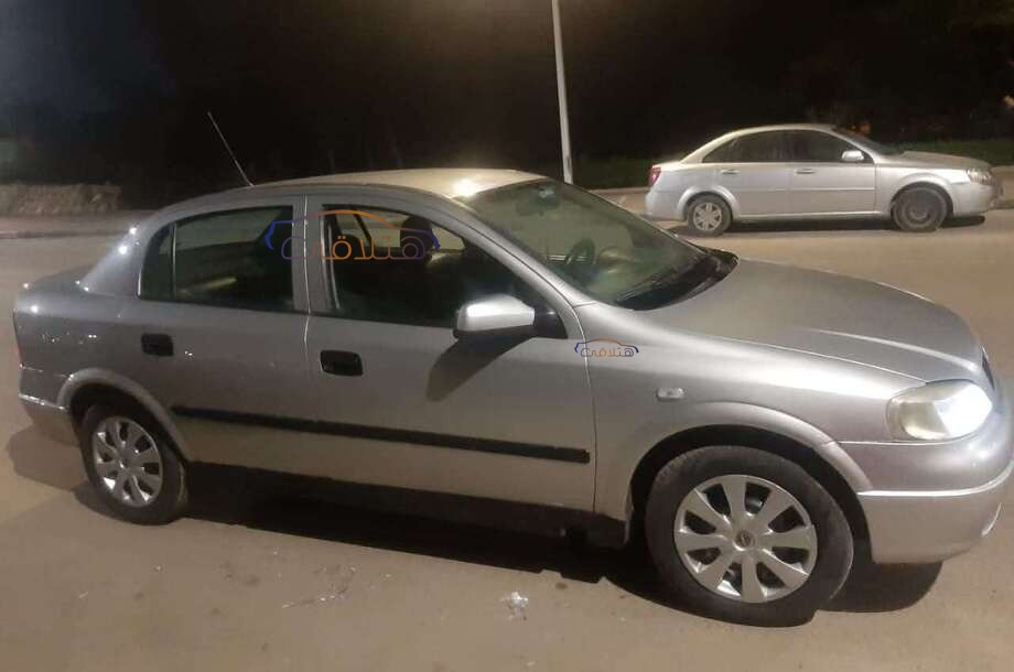 Astra Opel فضي
