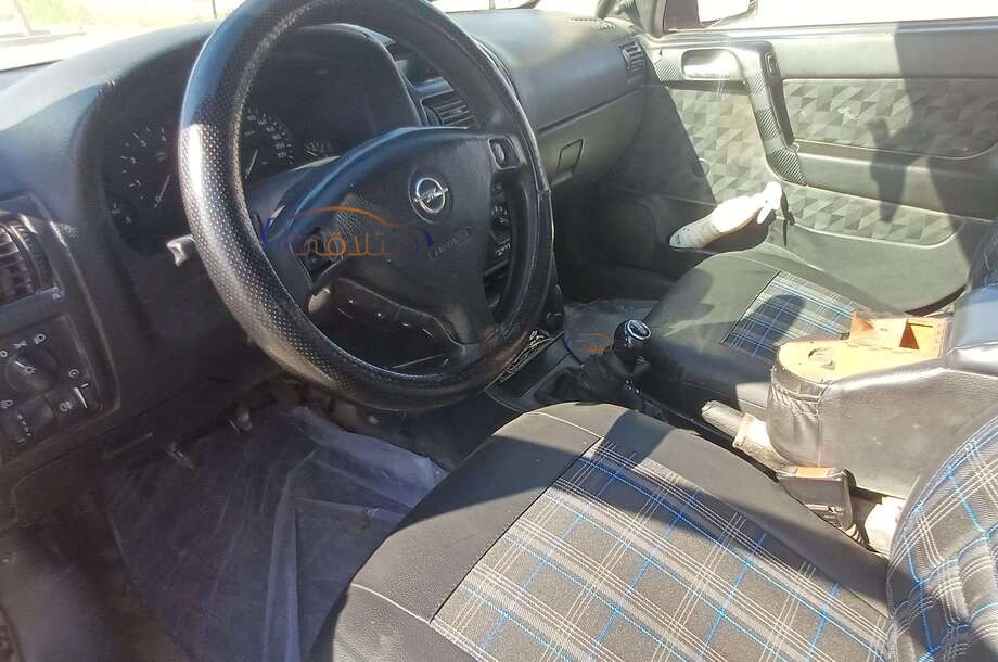 Astra Opel فضي