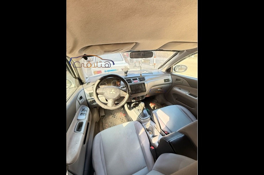 Lancer Puma Mitsubishi أبيض