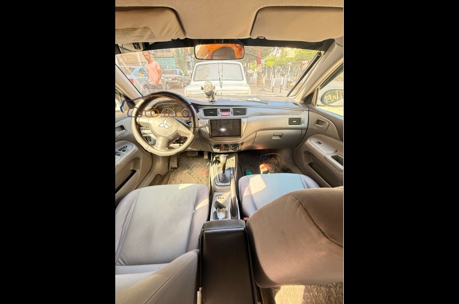 Lancer Puma Mitsubishi أبيض