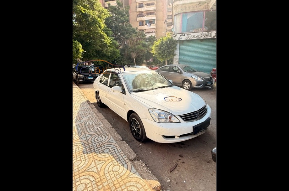 Lancer Puma Mitsubishi أبيض