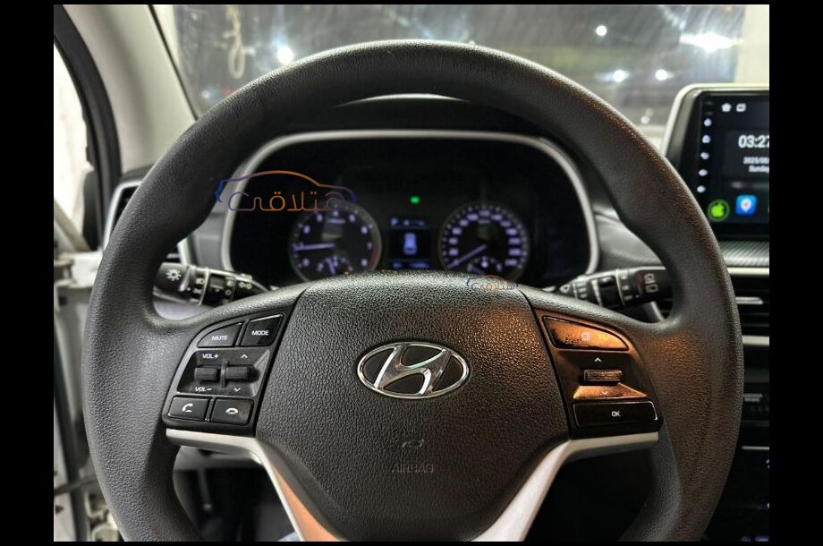 Tucson Hyundai White