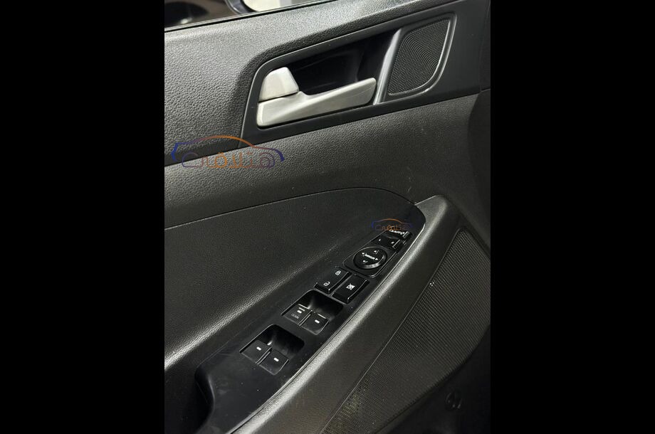 Tucson Hyundai White