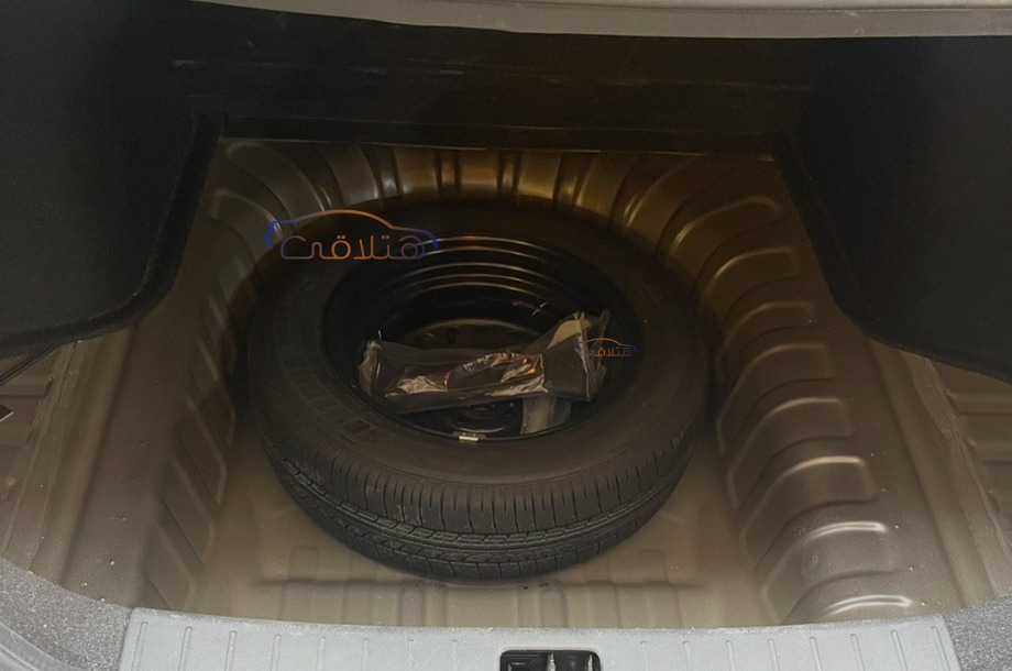 Sunny Nissan أسود