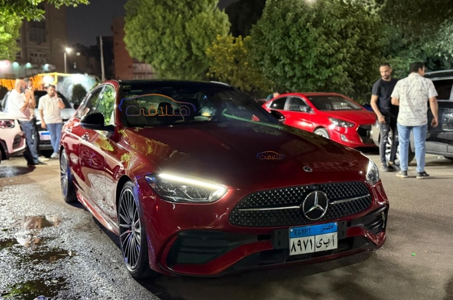 C 200 Mercedes احمر