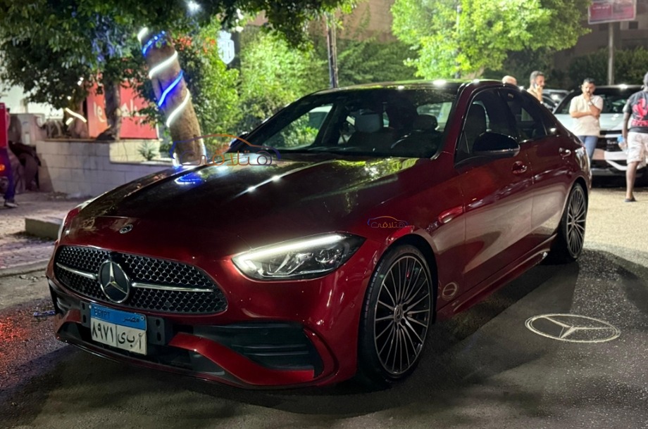 C 200 Mercedes احمر