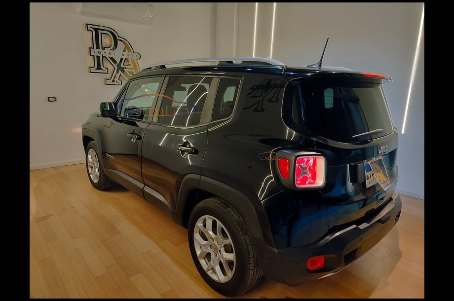 Renegade Jeep أسود