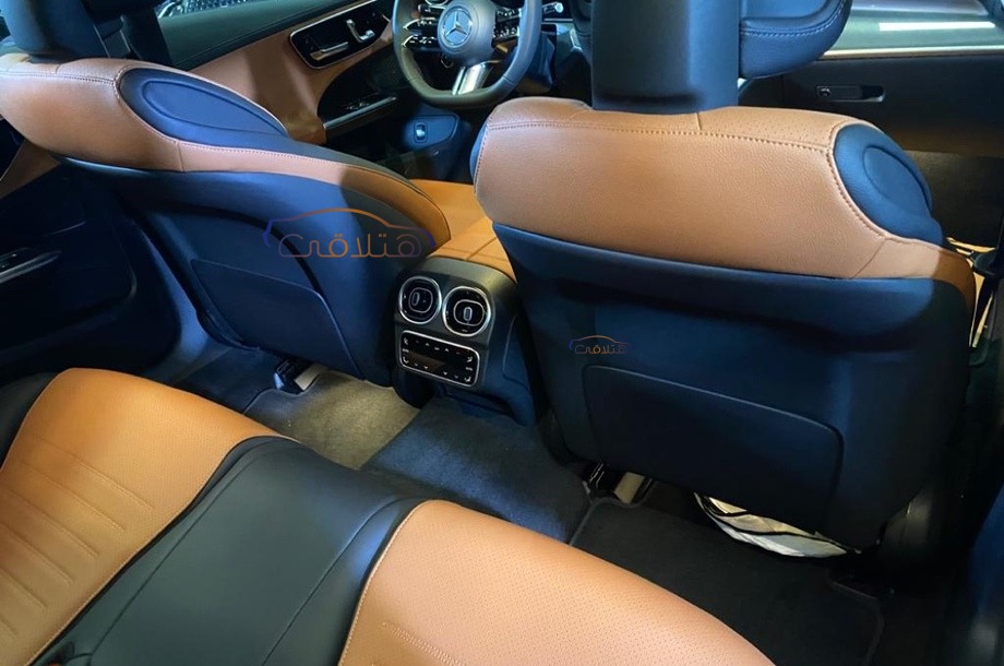 C 200 Mercedes فضي