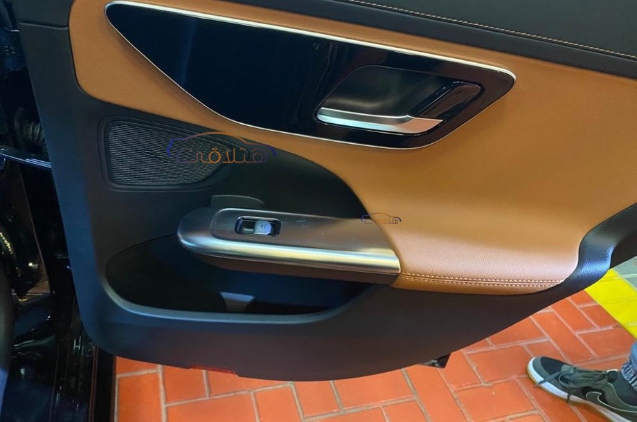 C 200 Mercedes فضي