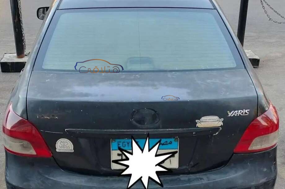 Yaris Toyota أسود