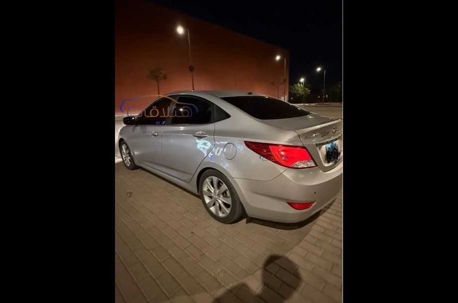 Accent RB Hyundai فضي