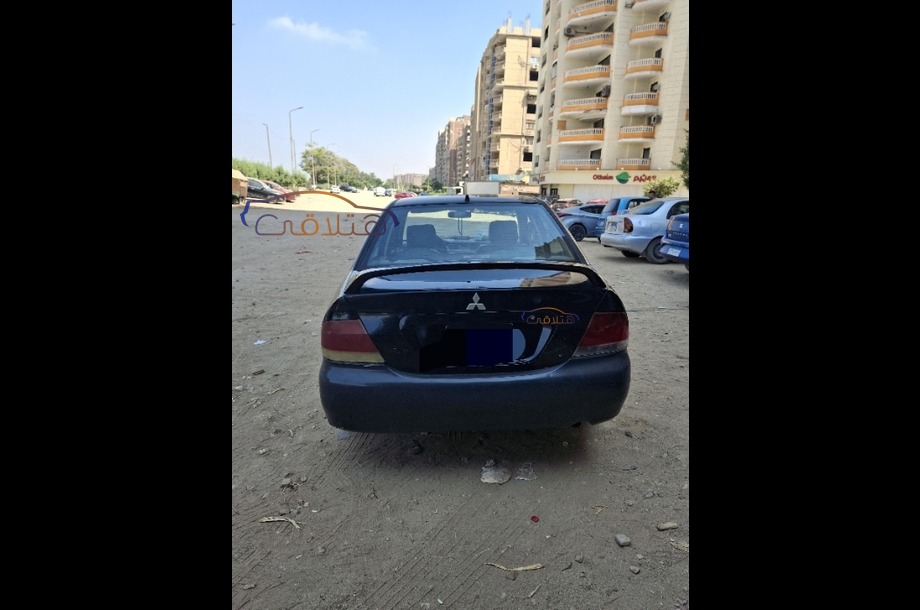 Lancer Mitsubishi أسود