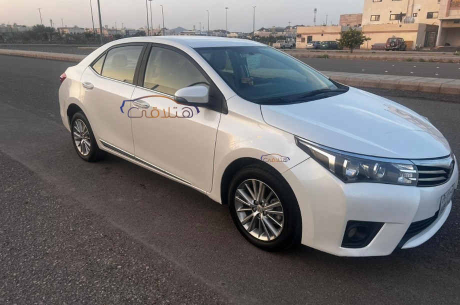 Corolla Toyota أبيض