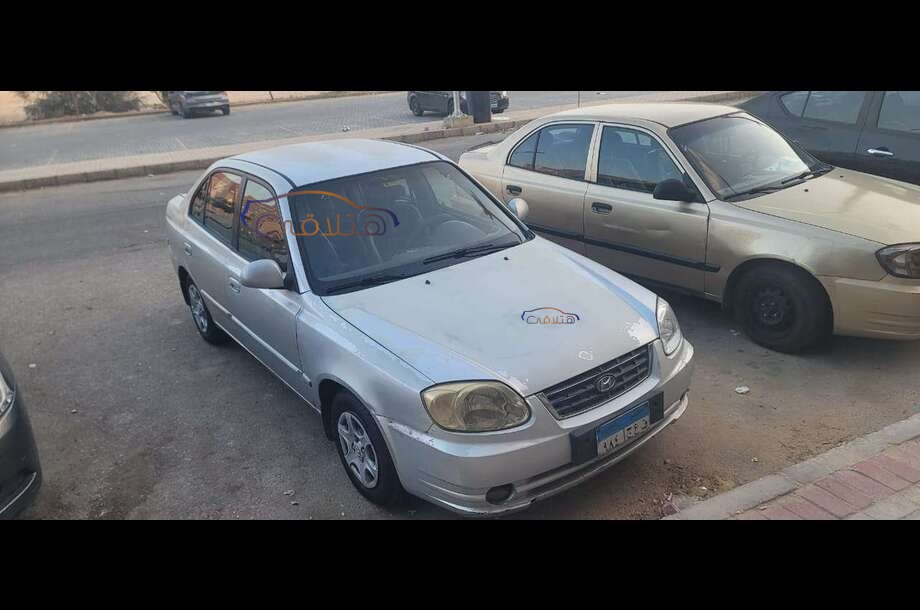 Verna Hyundai فضي