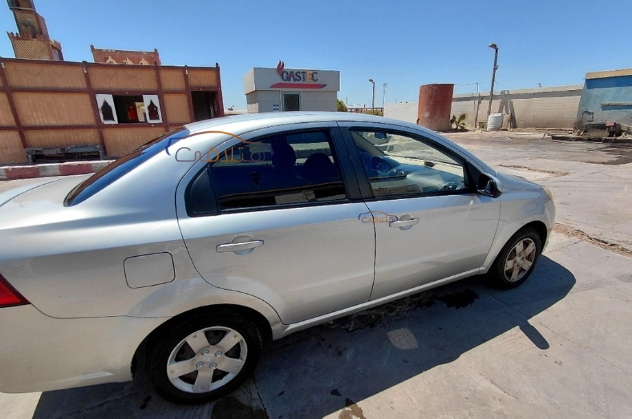 Aveo Chevrolet فضي