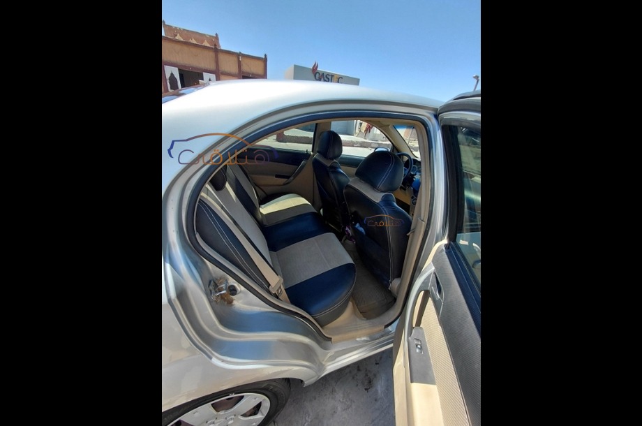 Aveo Chevrolet فضي