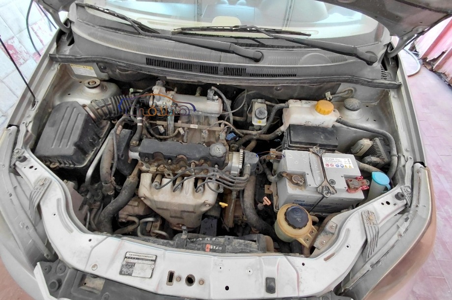 Aveo Chevrolet فضي