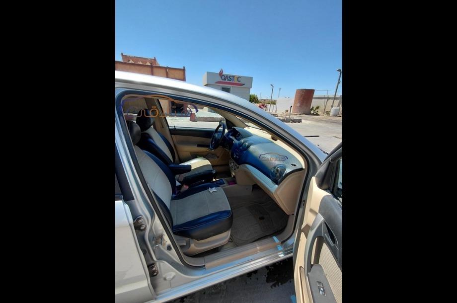 Aveo Chevrolet فضي