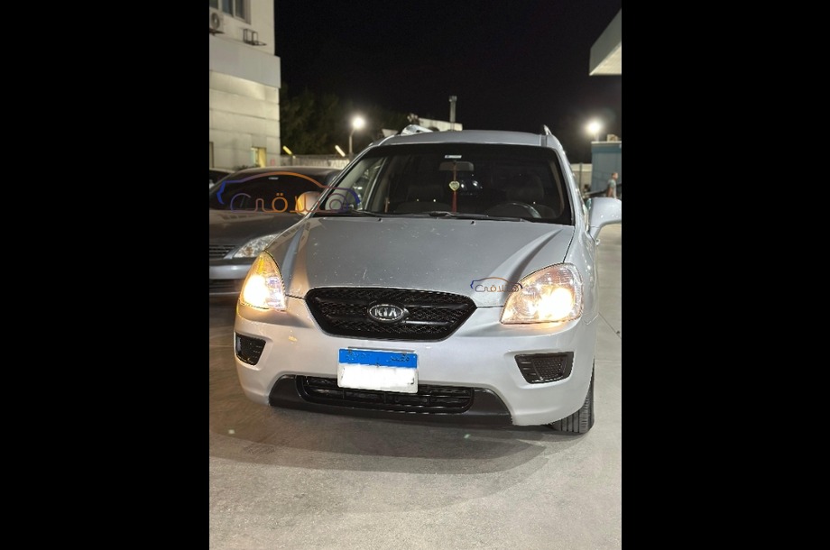 Carens Kia فضي