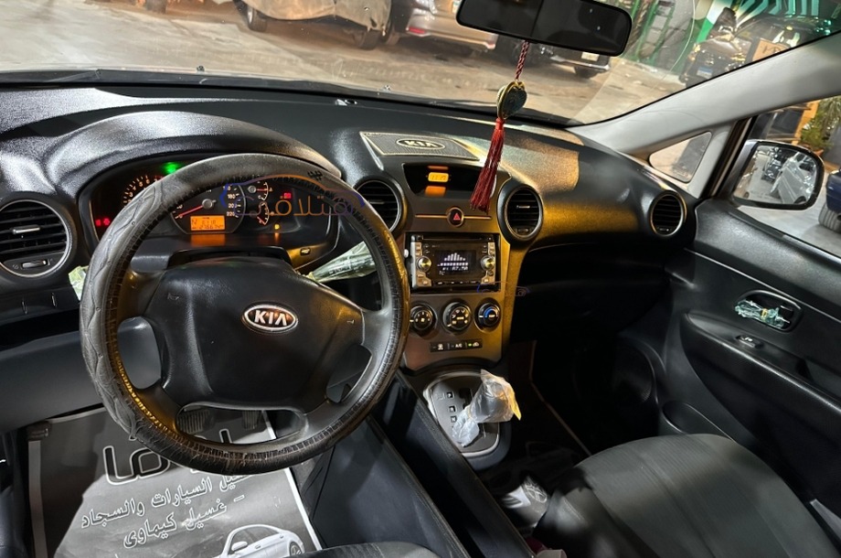 Carens Kia فضي
