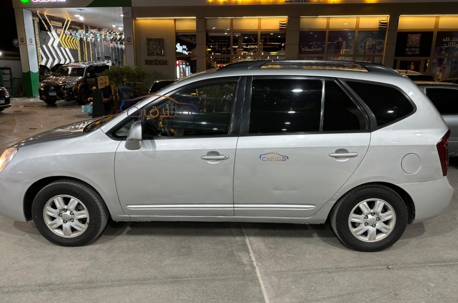Carens Kia فضي
