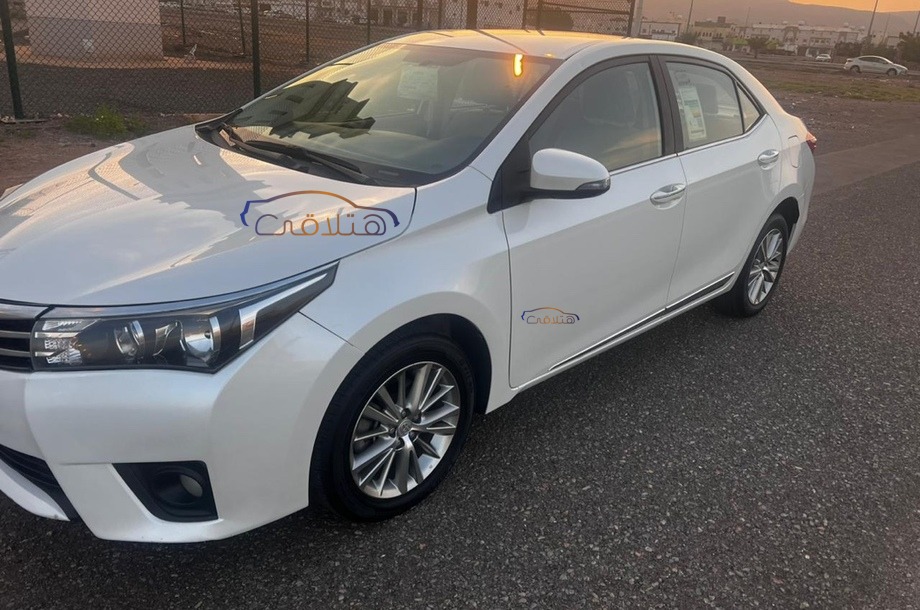 Corolla Toyota أبيض