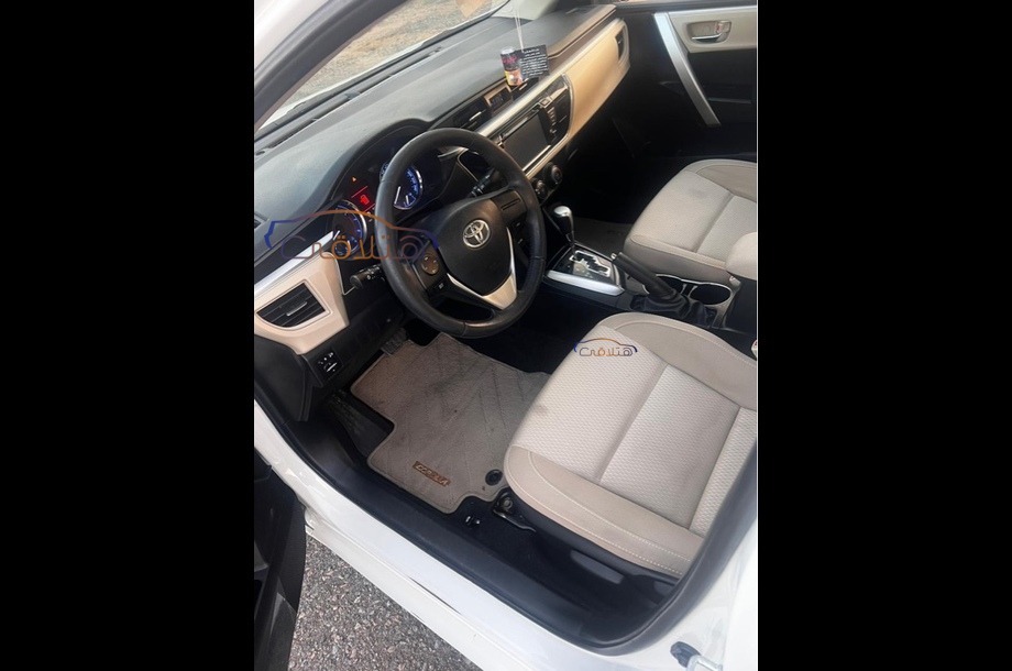 Corolla Toyota أبيض