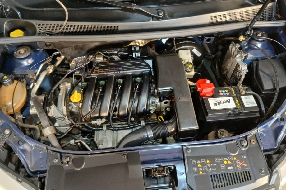 Logan Renault الأزرق الداكن