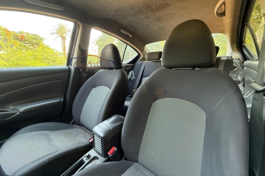 Sunny Nissan أسود