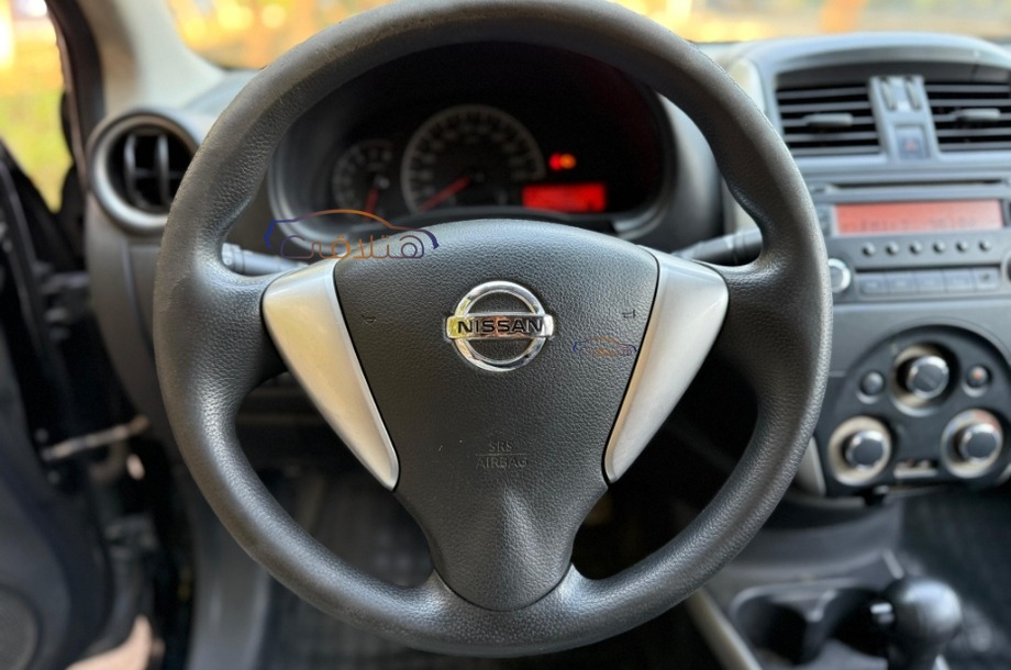 Sunny Nissan أسود