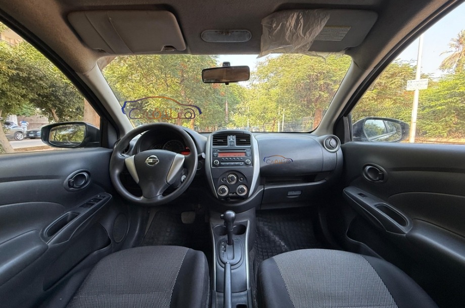 Sunny Nissan أسود