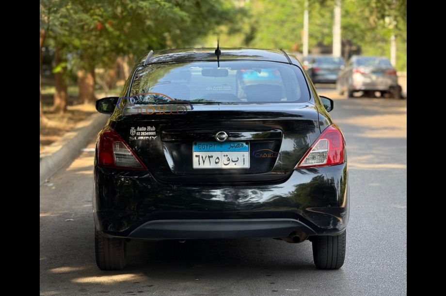 Sunny Nissan أسود