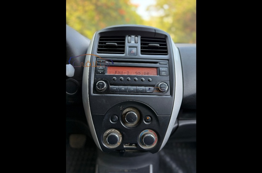 Sunny Nissan أسود