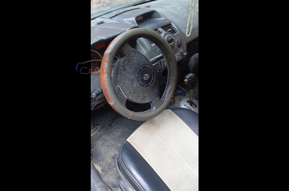 Megane Renault أسود