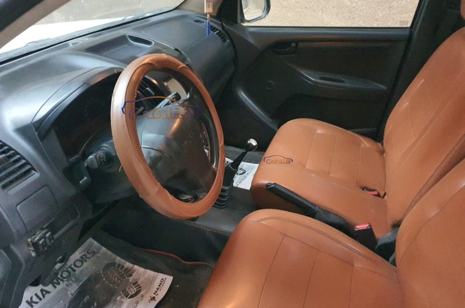 D max Isuzu أبيض