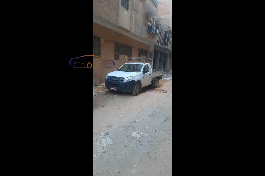 D max Isuzu أبيض