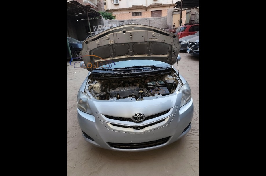 Yaris Toyota فضي