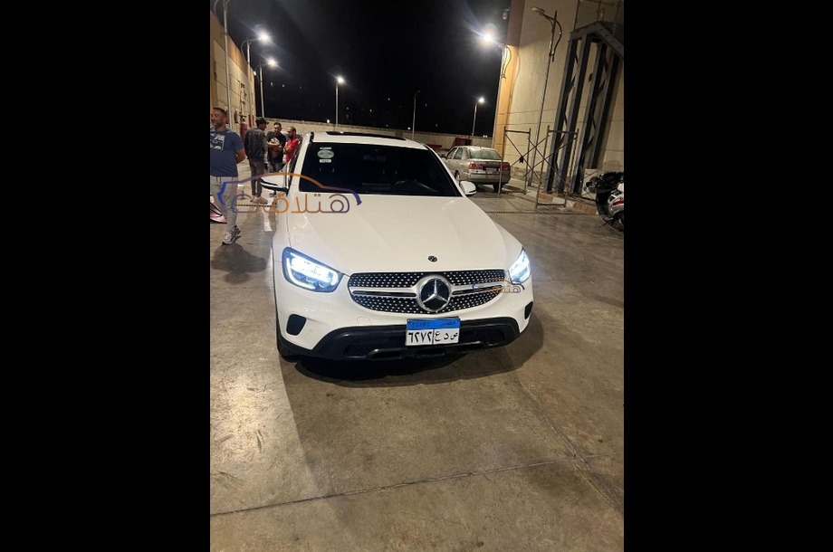 GLC 300 Mercedes أبيض