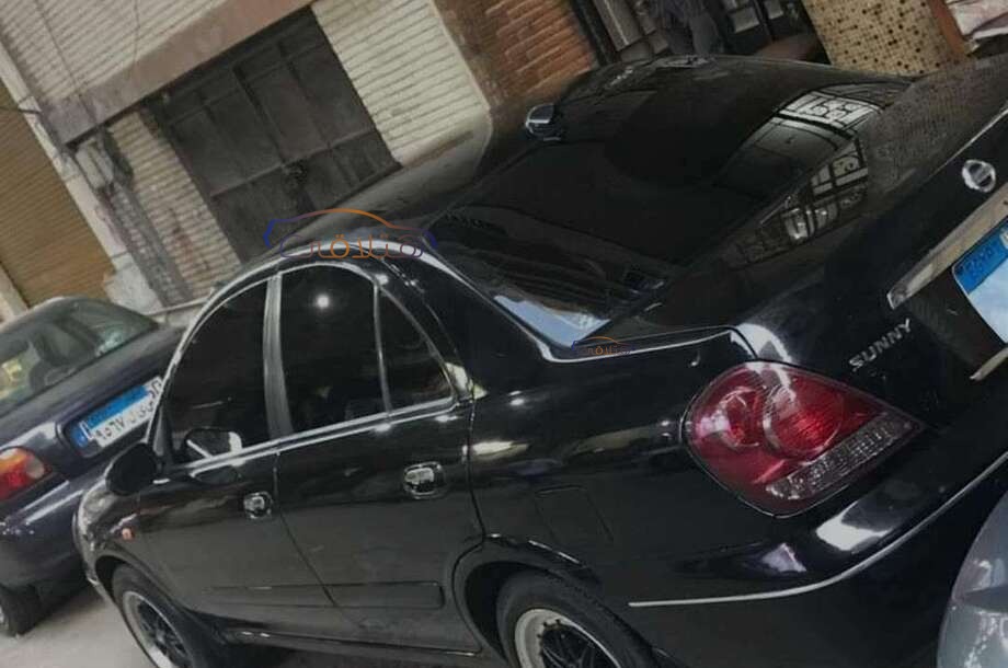 Sunny Nissan أسود