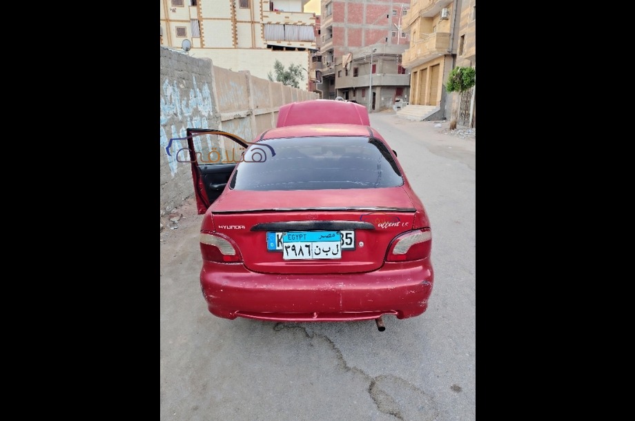 Accent Hyundai احمر