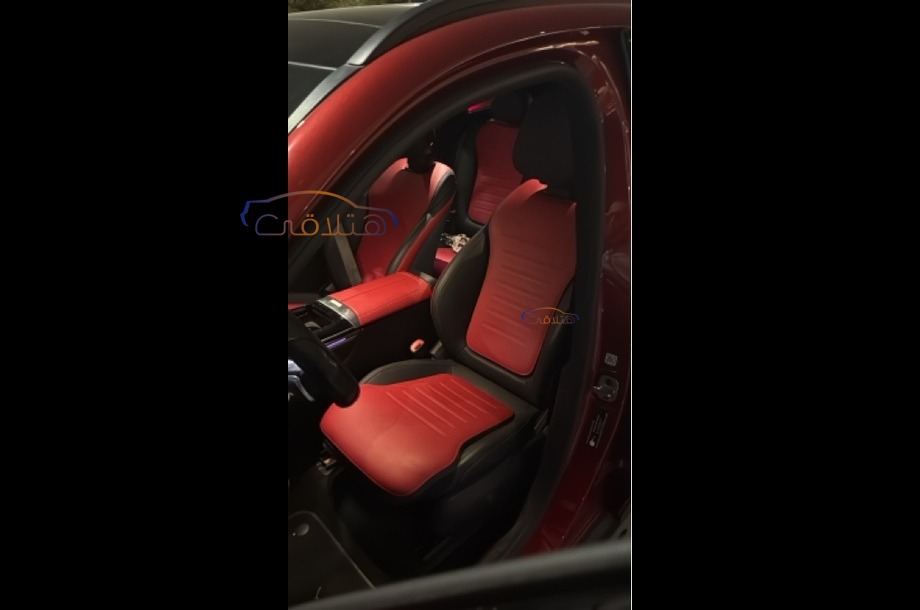 GLC 300 Mercedes احمر