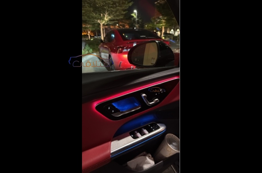 GLC 300 Mercedes احمر