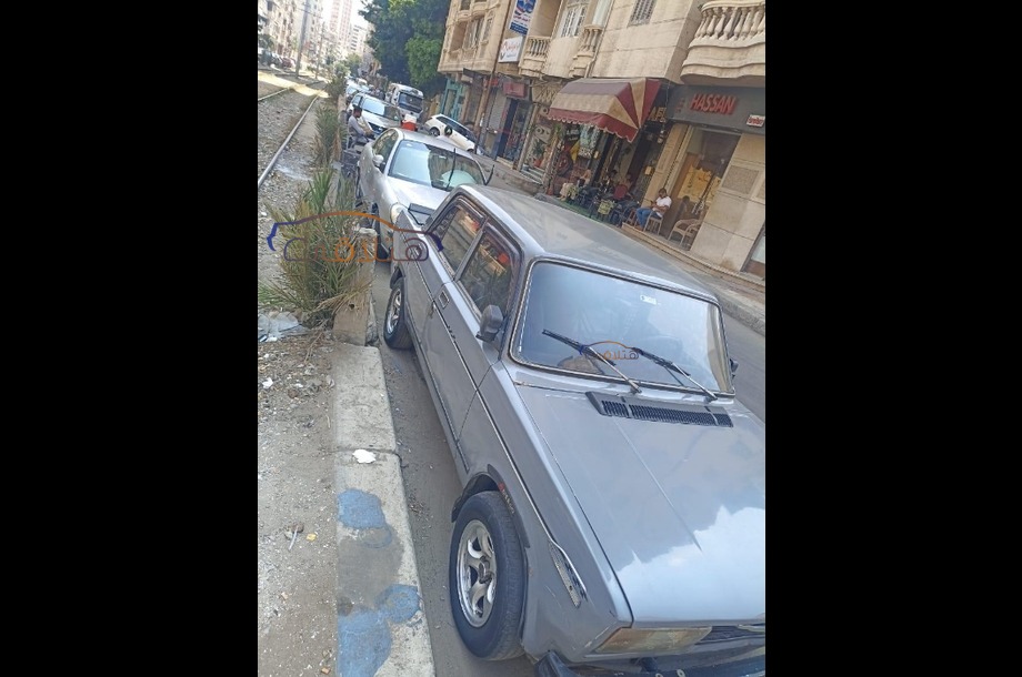 2105 Lada رمادي