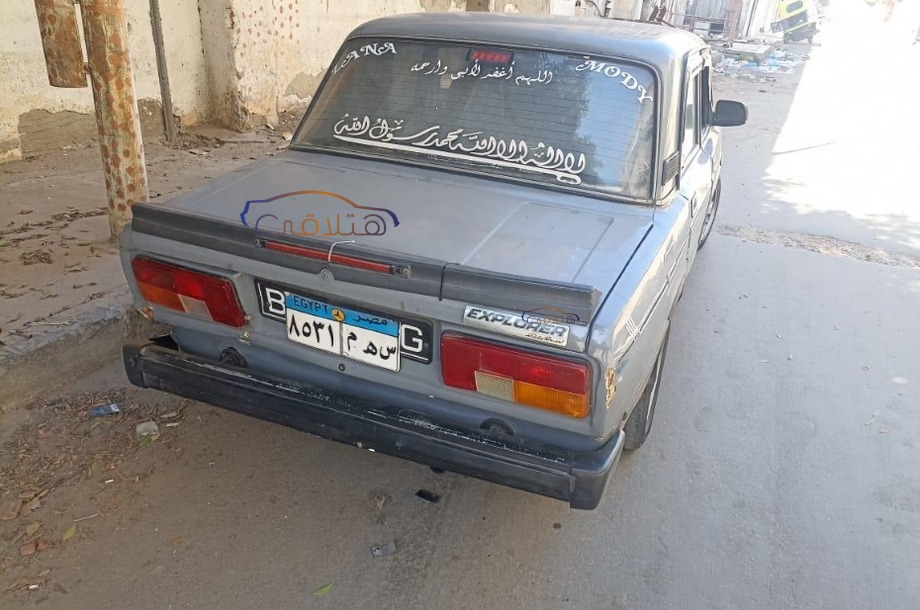 2105 Lada رمادي