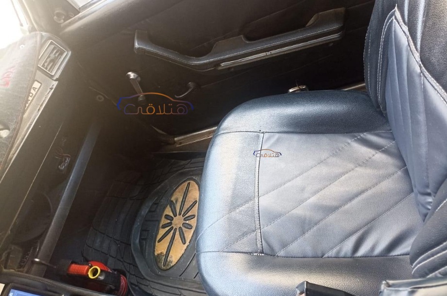 2105 Lada رمادي