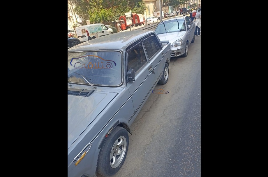 2105 Lada رمادي