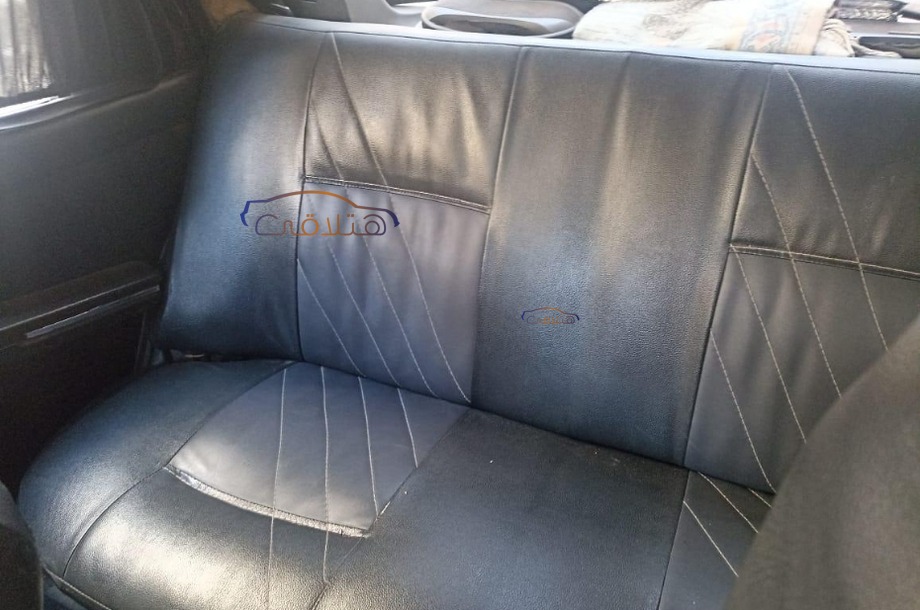 2105 Lada رمادي