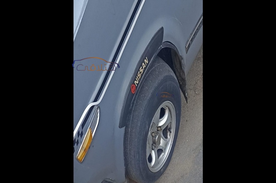 2105 Lada رمادي