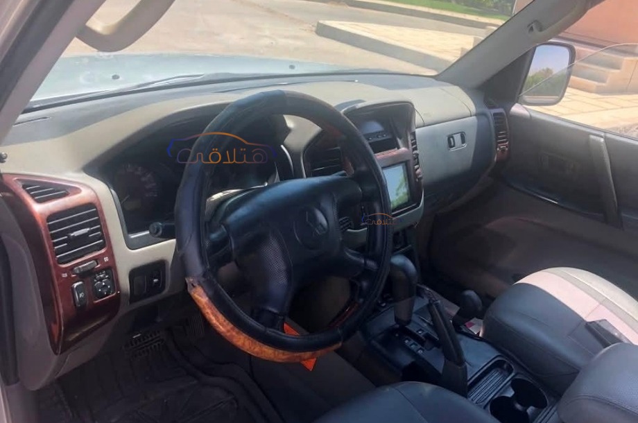 Pajero Mitsubishi Silver